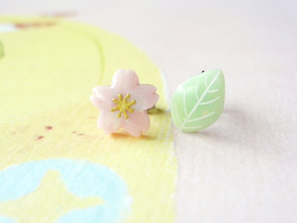 sakura and leaf mismatched earrings